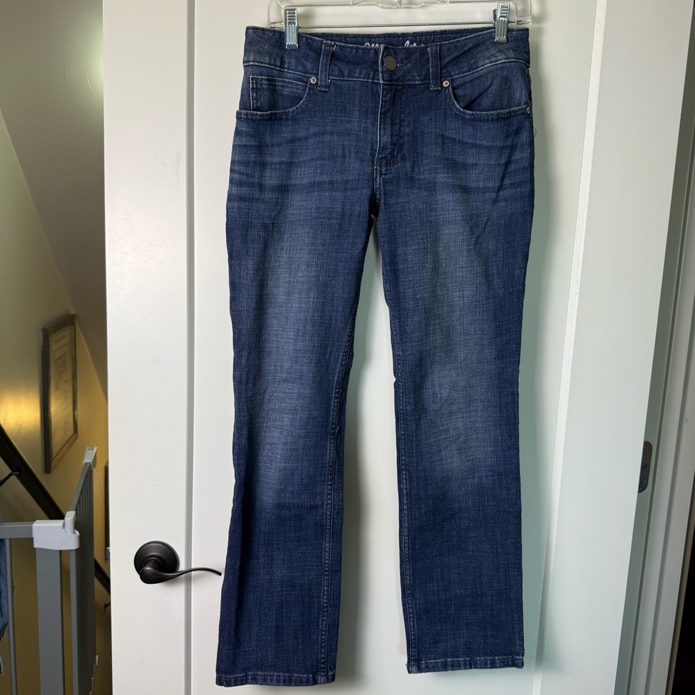 Wrangler Women's Essential Straight Stretch Mid-Rise Slim Fit Straight‎ Leg Jean